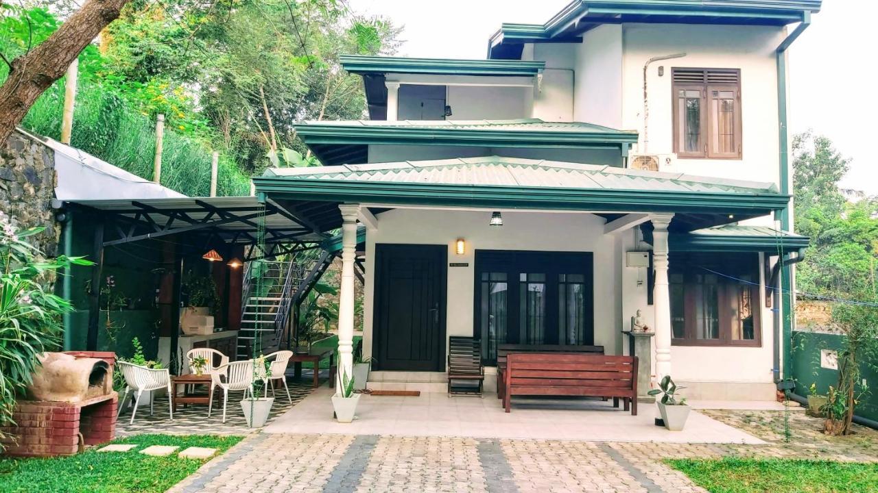 Villa Senan - 2 Apartments - Mirissa Buitenkant foto